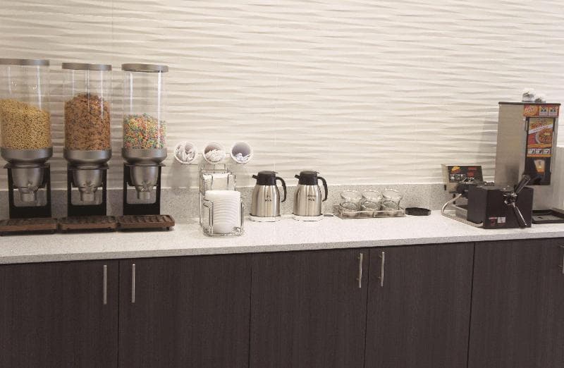 La Quinta Inn & Suites by Wyndham Wichita Airport 3