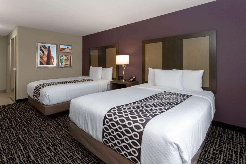 La Quinta Inn & Suites by Wyndham Wichita Airport 4