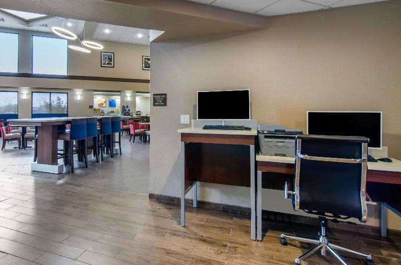 Comfort Inn & Suites photo 1