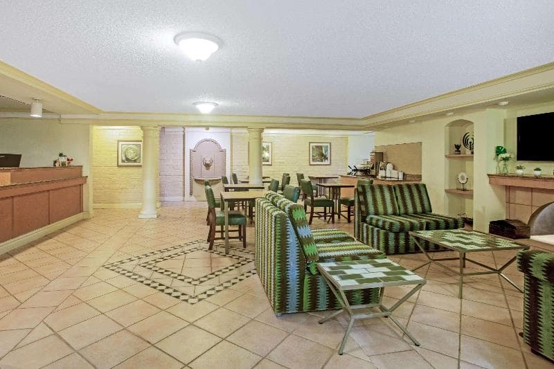 La Quinta Inn by Wyndham Victoria 4