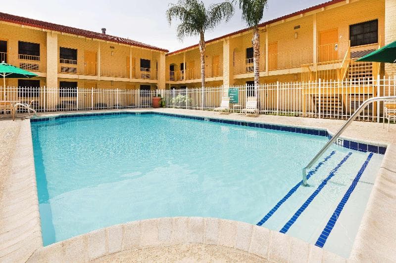 La Quinta Inn by Wyndham Victoria 5