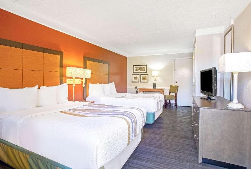 La Quinta Inn by Wyndham Victoria 3