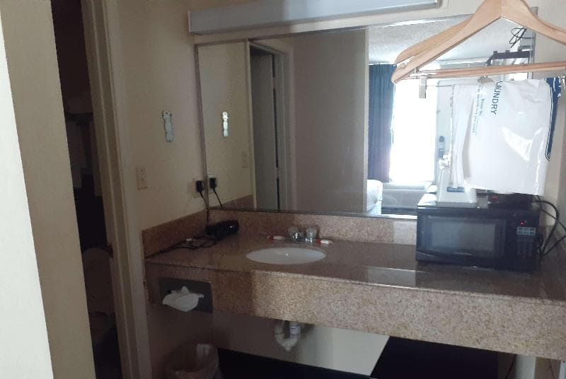 Travelodge by Wyndham Virginia Beach Bay Beach 5