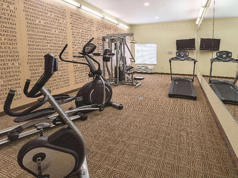 La Quinta Inn & Suites by Wyndham Waxahachie 2