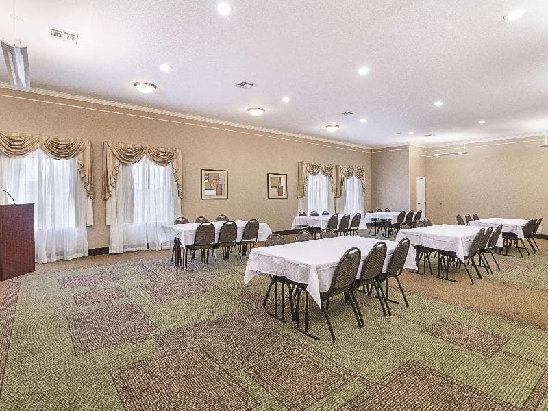 La Quinta Inn & Suites by Wyndham Waxahachie photo 1
