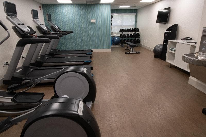 Holiday Inn Express Hotel & Suites Manassas 2
