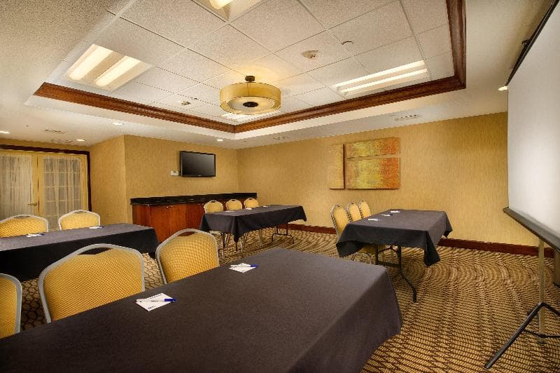 Holiday Inn Express Hotel & Suites Manassas photo 1