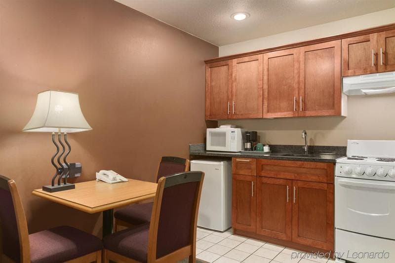 Poco Inn And Suites Hotel & Conference Centre photo 1