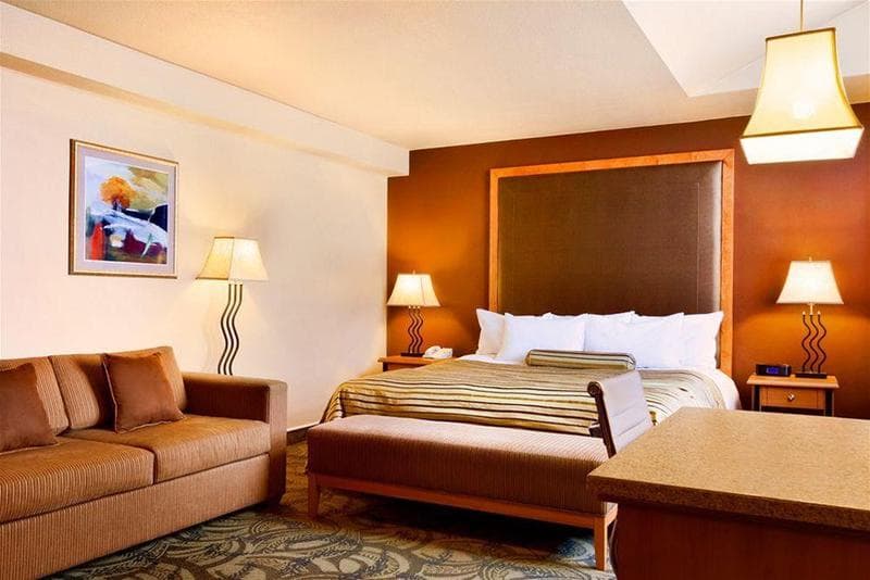 Poco Inn And Suites Hotel & Conference Centre 2