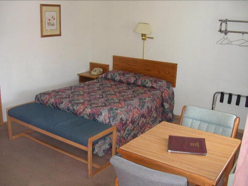 Traveler's Lodge 5