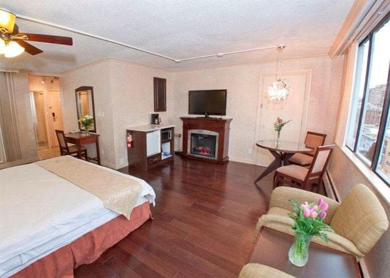 Riviera On Robson Suites 4