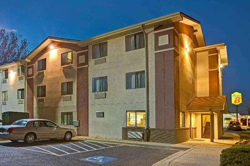 Super 8 by Wyndham College Park Washington DC Area 2