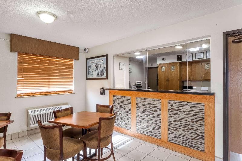 Super 8 by Wyndham College Park Washington DC Area 4