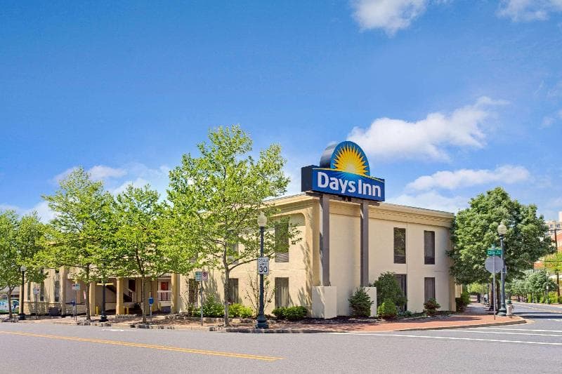 Days Inn By Wyndham Silver Spring photo 1