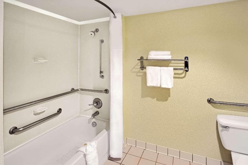 Days Inn By Wyndham Silver Spring 5