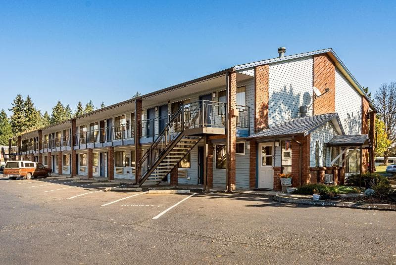 Super 8 by Wyndham Vancouver East 3