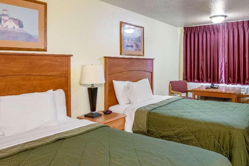Super 8 by Wyndham Vancouver East photo 1