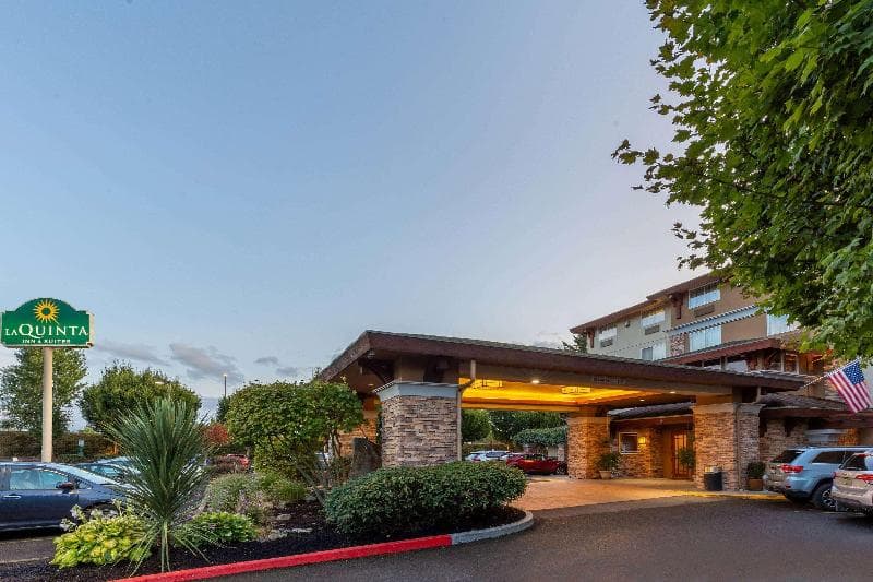 La Quinta Inn & Suites by Wyndham Vancouver 3