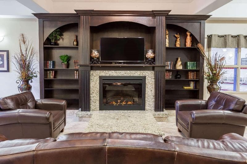 Ramada By Wyndham Westlock 5