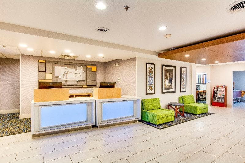 Holiday Inn Express Vincennes 5