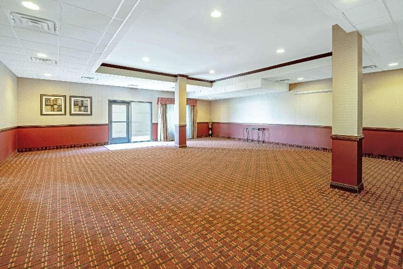 La Quinta Inn & Suites by Wyndham Woodward photo 1