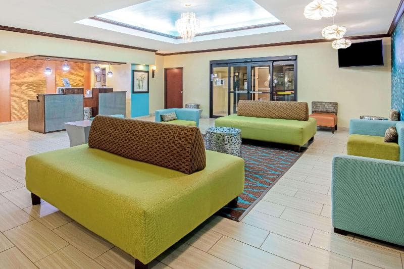 La Quinta Inn & Suites by Wyndham Woodward 5