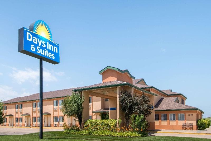 Days Inn & Suites By Wyndham Wichita 5