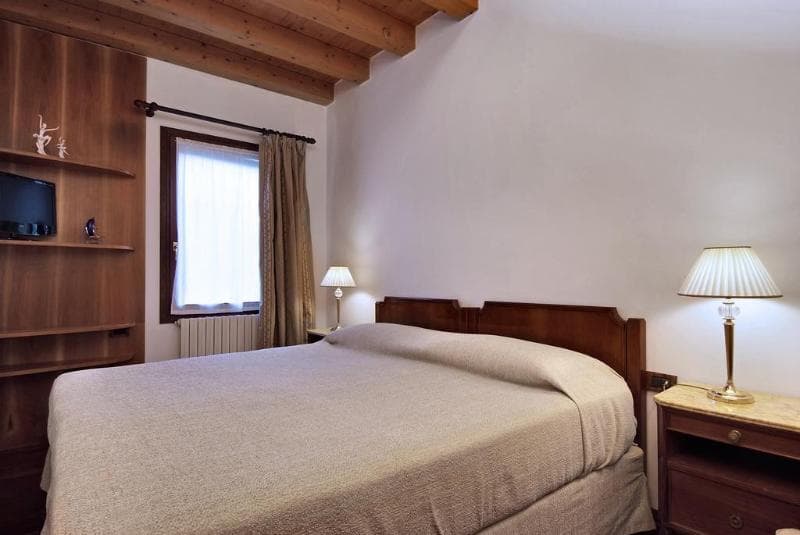 500 Bed & Breakfast 2