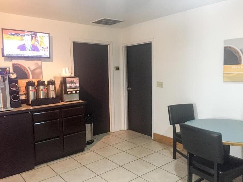 Motel 6 Augusta, KS 4