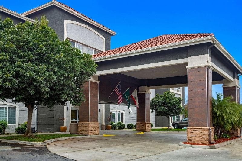 La Quinta Inn & Suites by Wyndham Visalia/Sequoia Gateway 2