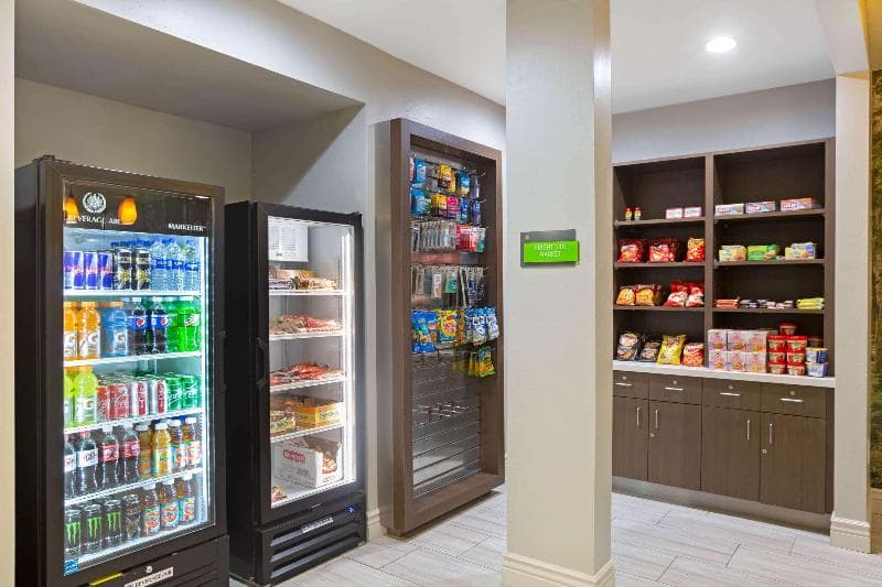 La Quinta Inn & Suites by Wyndham Visalia/Sequoia Gateway 5