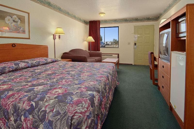 Days Inn by Wyndham Woodward 5