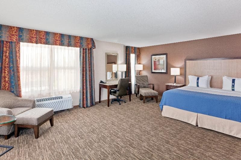 Holiday Inn & Suites Surrey East - Cloverdale 5
