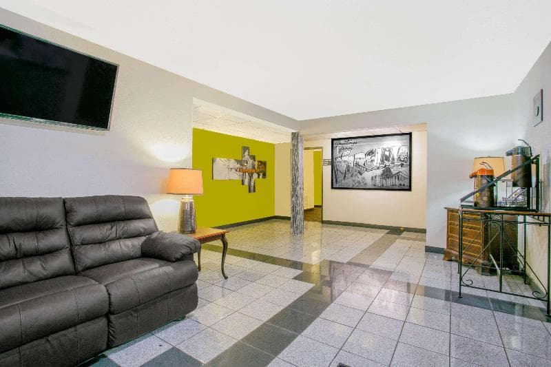 Super 8 By Wyndham South Boston 3