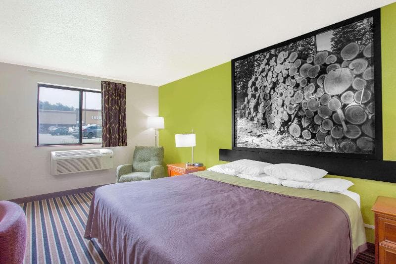 Super 8 By Wyndham South Boston 2