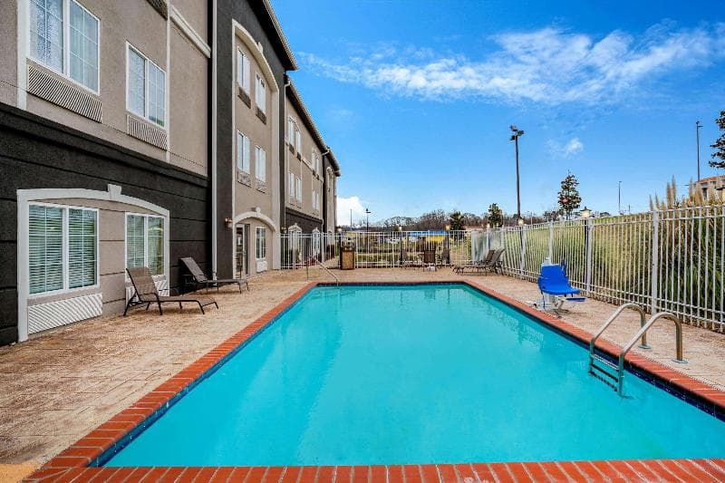 La Quinta Inn & Suites by Wyndham Vicksburg 5