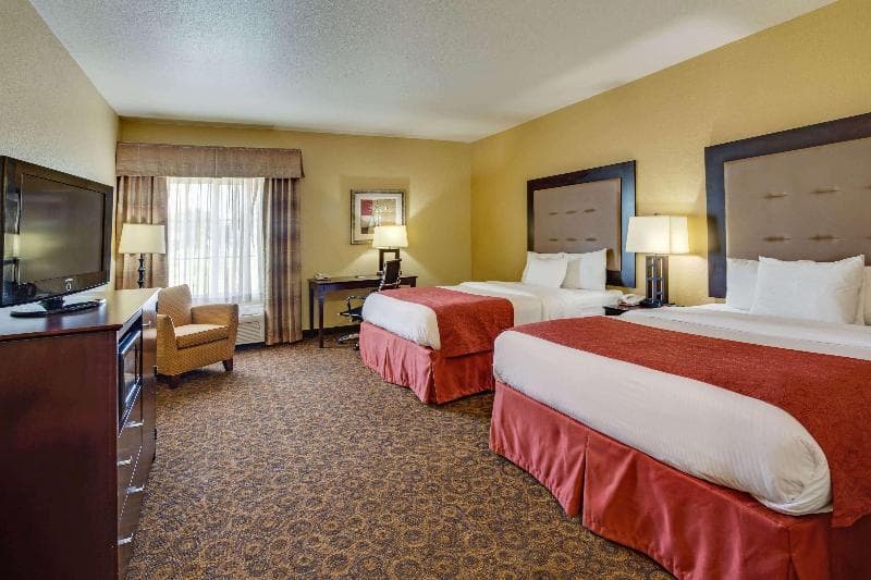 La Quinta Inn & Suites by Wyndham Vicksburg 3