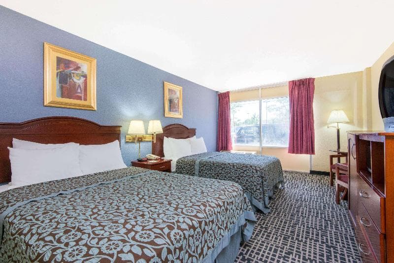 Days Inn & Suites By Wyndham Wichita East 3