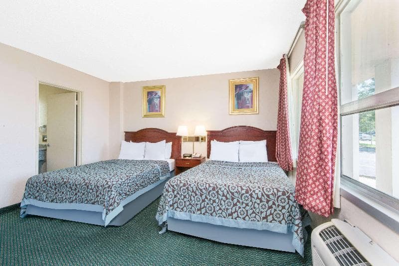 Days Inn & Suites By Wyndham Wichita East 5