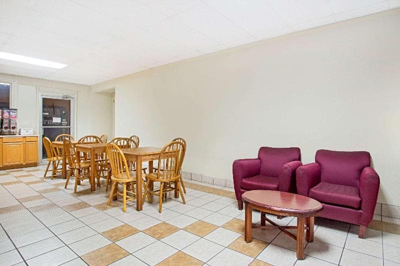 Days Inn By Wyndham Bristol Parkway 3