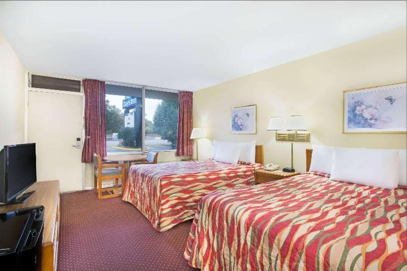 Days Inn By Wyndham Bristol Parkway 5