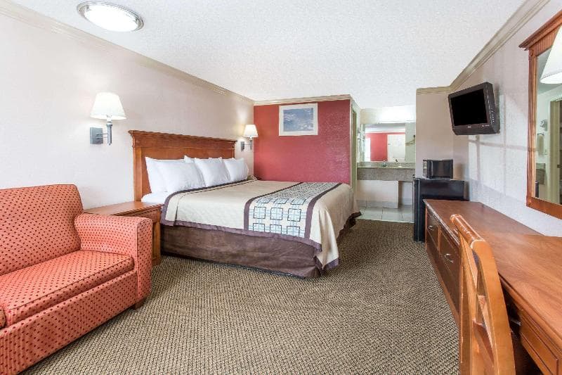 Days Inn by Wyndham Virginia Beach Town Center 5