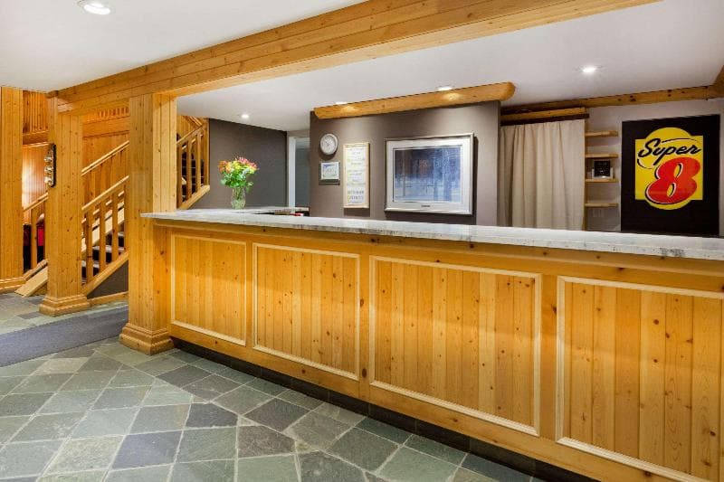 Super 8 by Wyndham Valemount 2