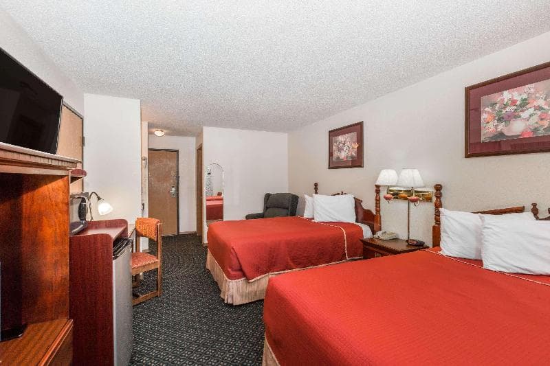 Howard Johnson By Wyndham Wichita Airport 2