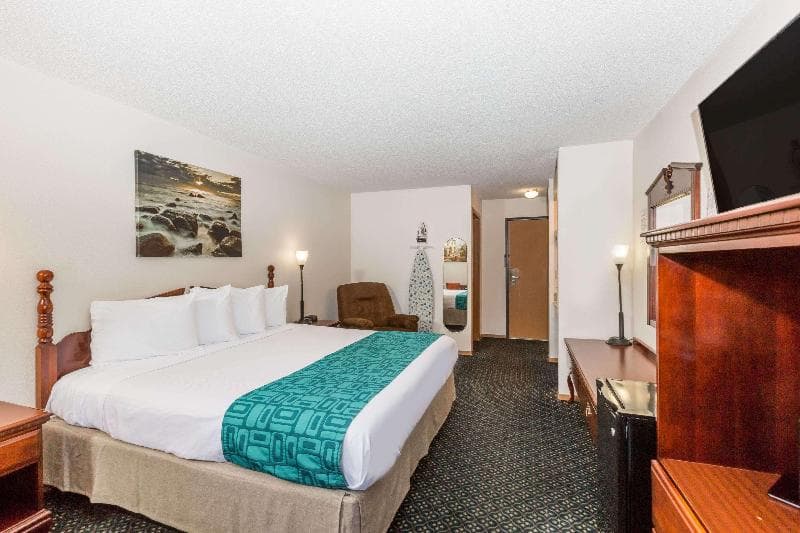 Howard Johnson By Wyndham Wichita Airport 4