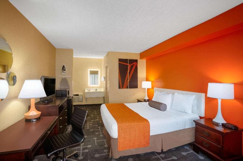 Howard Johnson By Wyndham College Park photo 1