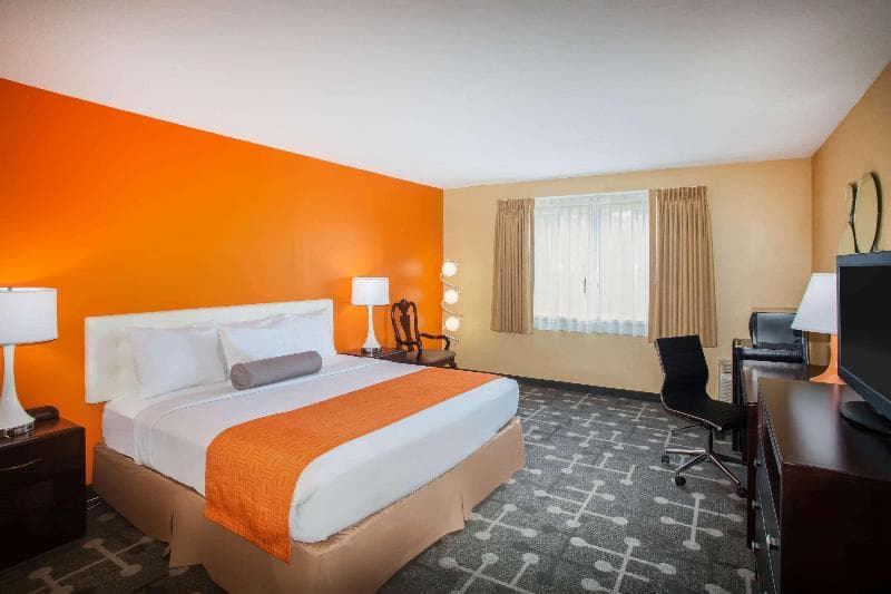 Howard Johnson By Wyndham College Park 2