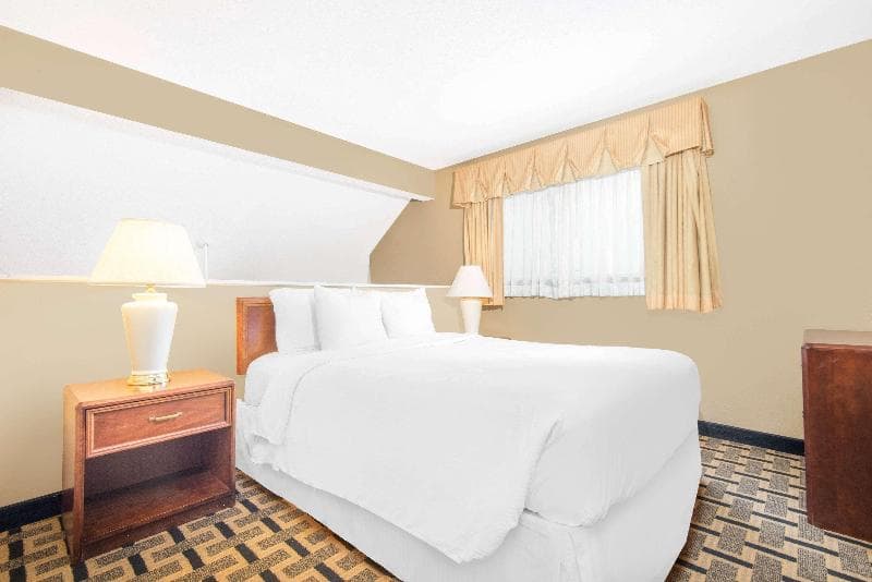Hawthorn Suites by Wyndham Wichita East 5
