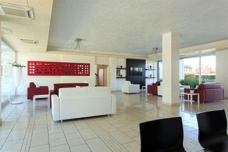 Domino Suite Hotel 4