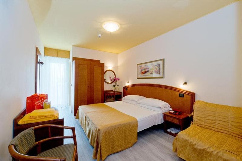 Hotel Ambassador 5